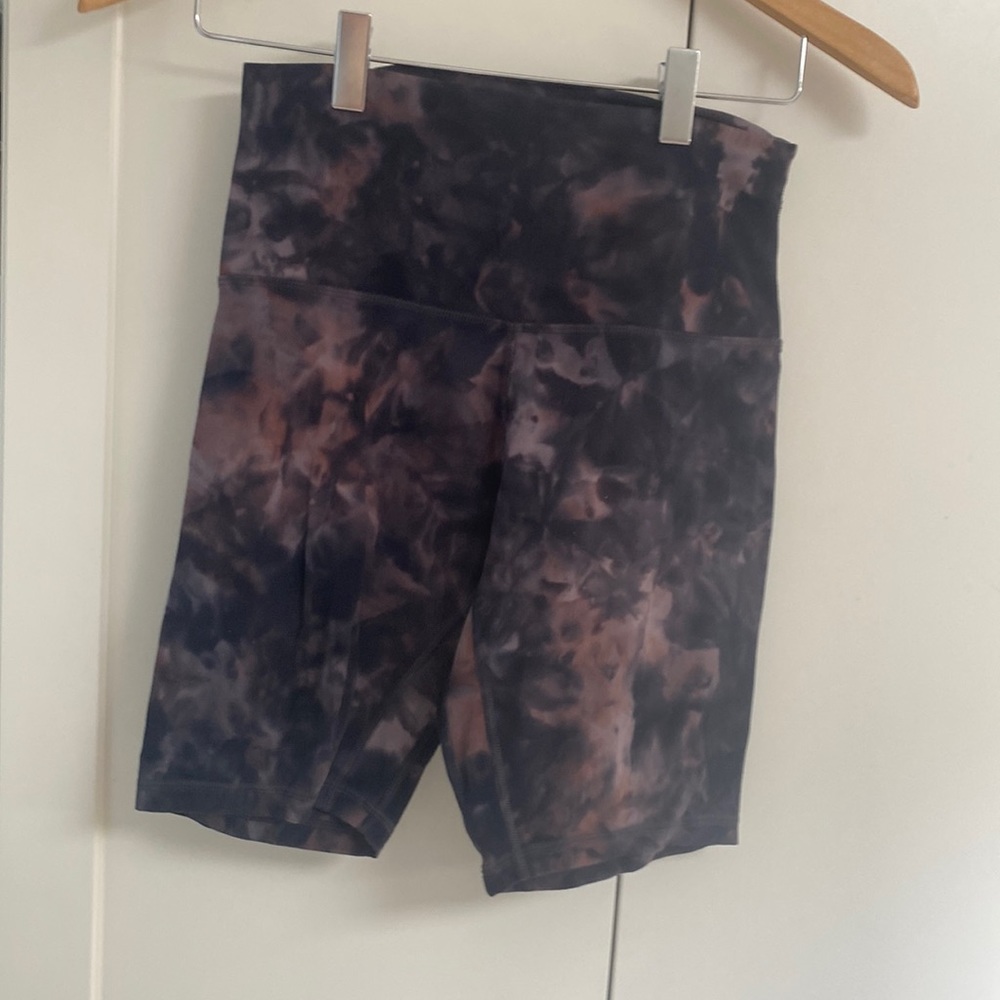 Lululemon align high rise 8” short size 6 EUC diamond dye graphite grey pink